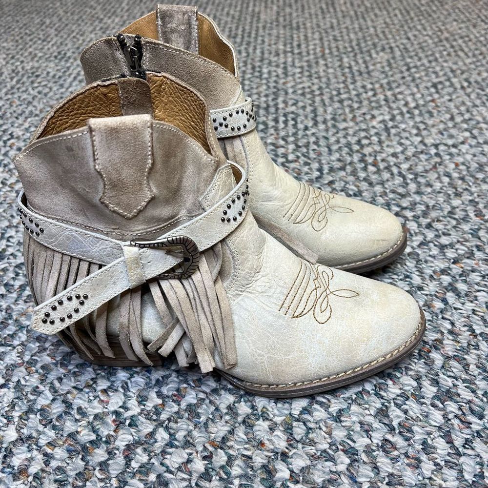 Sterling River Women's Distressed White with Fringe R-Toe Booties SR6018 Size 10